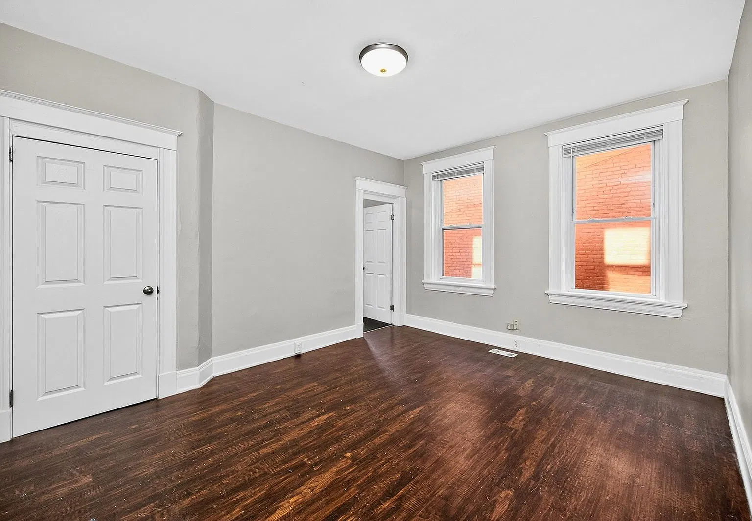 6 bed, 2.0 bath, 1939 sqft, $2,995 — Photo 4