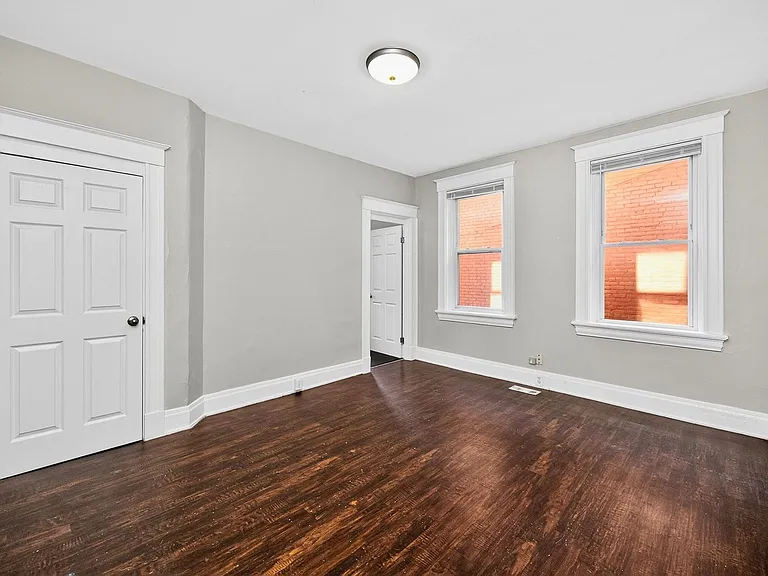 2359 Stratford Ave — Photo 3