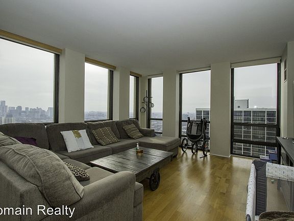 3rd image of 1660 N La Salle St #3202