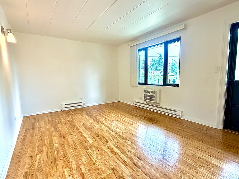 945 Troost Ave #12 — Photo 3