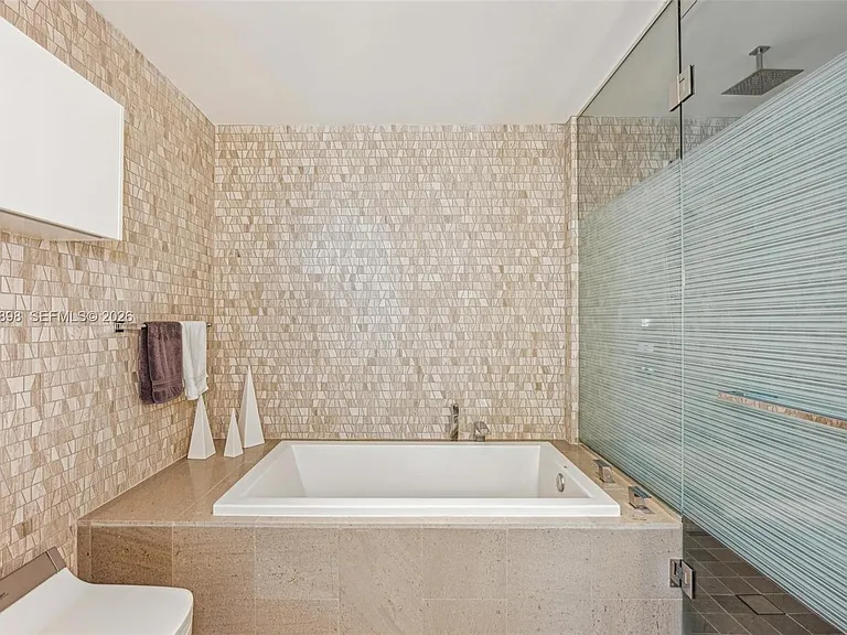 88 SW 7th St #2111 — Photo 19