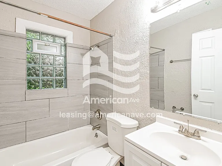 1424727_010_main_bathroom_11.jpg