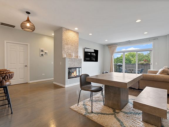 5th image of 2040 W Belmont Ave APT 405