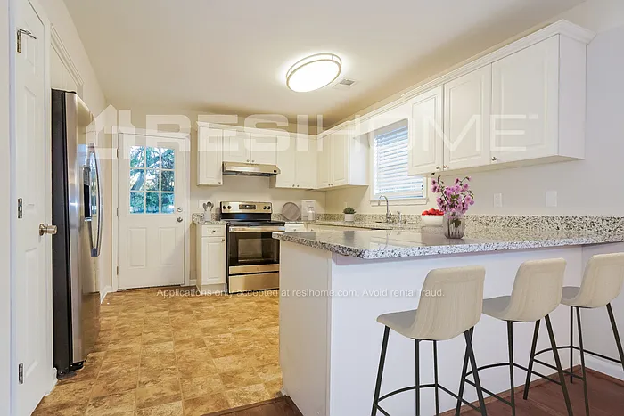 505 Walker Rd — Photo 3