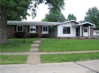 2553 Shorewood Dr, Florissant, MO 63031