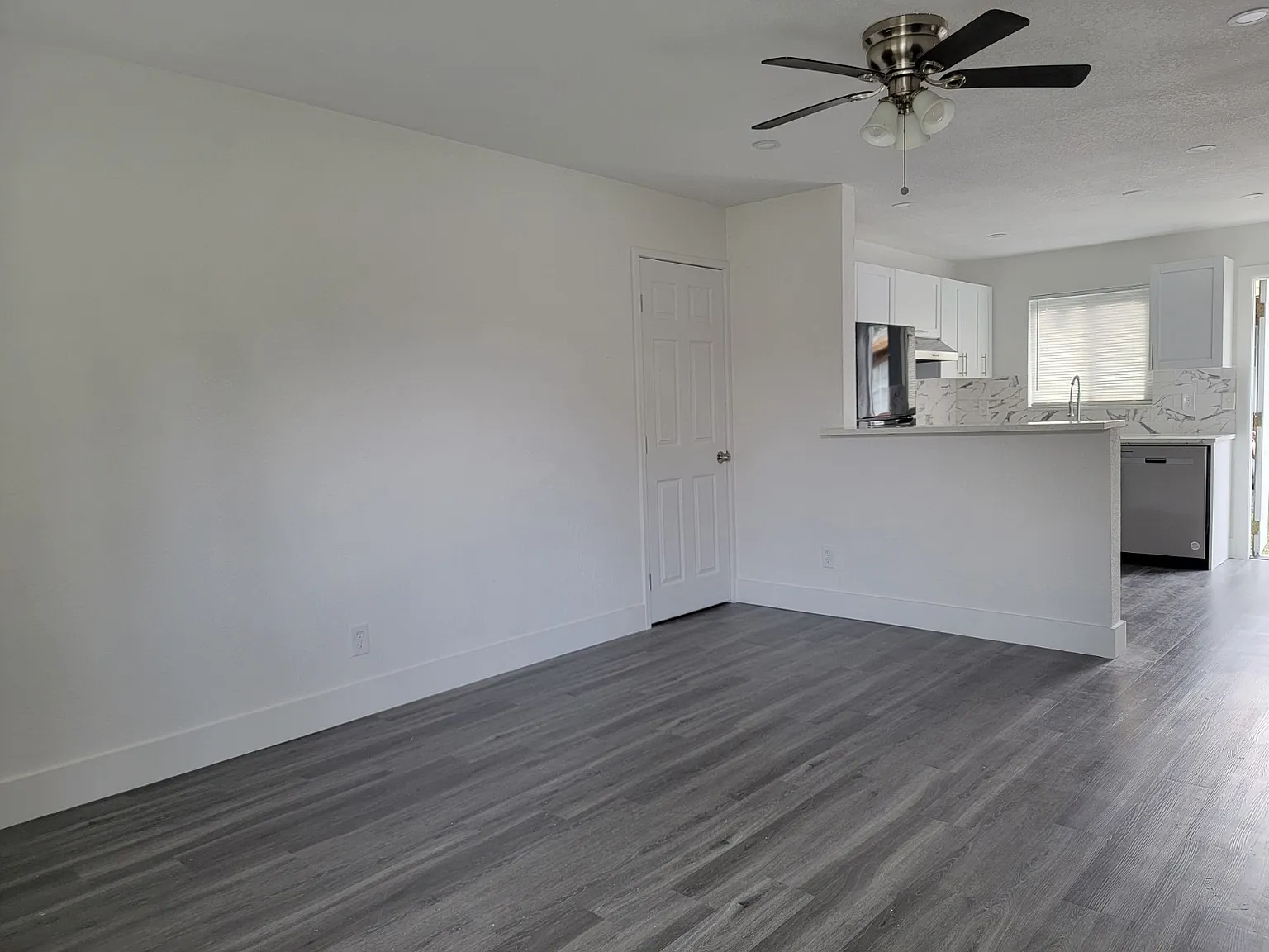 2 bed, 700 sqft, $2,350 — Photo 2