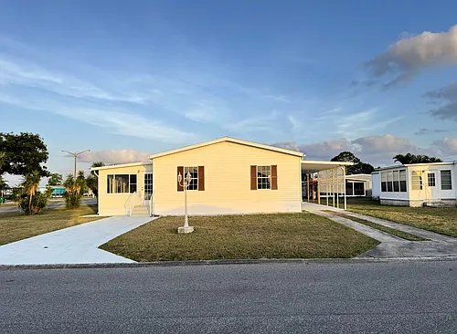 1005 Waterway Dr Photo 1