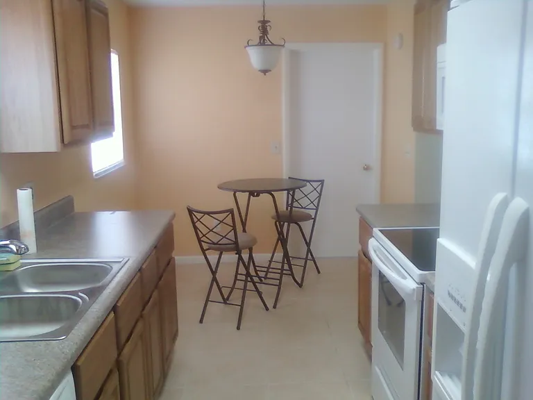 351 SW Buswell Ave — Photo 6