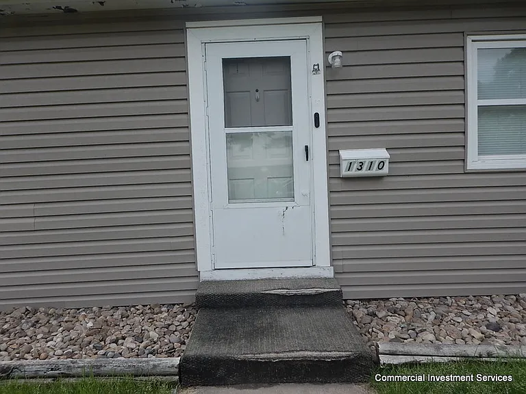 1310 W 5th St — Photo 2