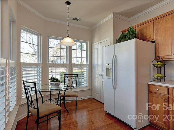 3rd image of 1001 Sweetleaf Dr