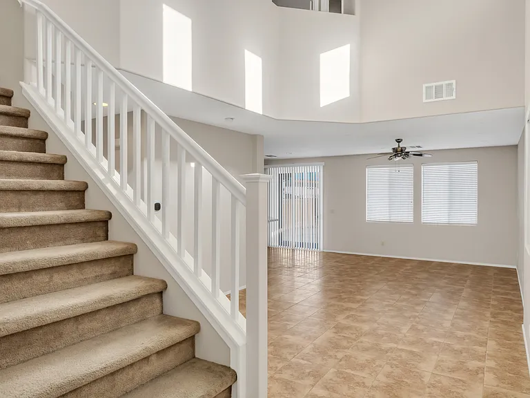 6423 Alderlyn Ave — Photo 2