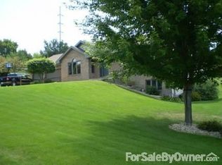 10298 Dixie Dr, Dubuque, IA 52001