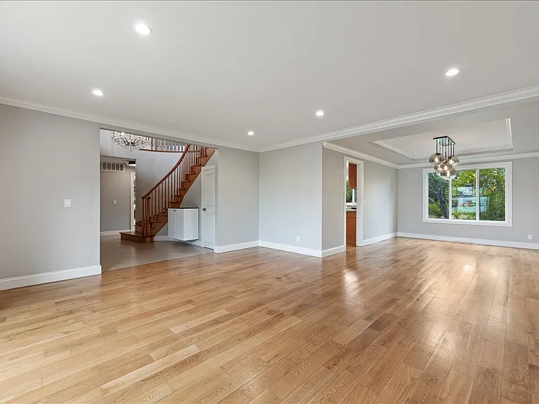 2740 Saint James Rd — Photo 5