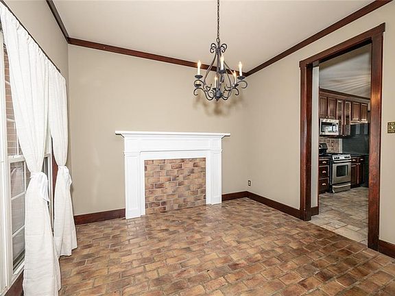 5th image of 1015 Sterling Oaks Blvd