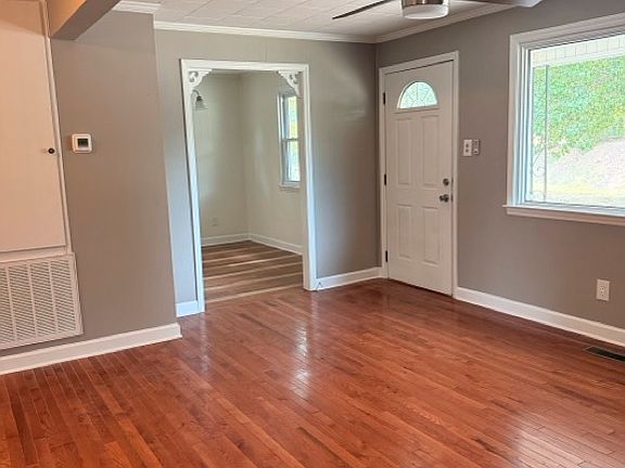 5th image of 607 E Elm St