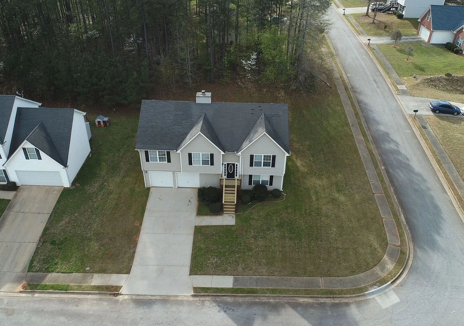 Beautiful 4br 3bath Home with deck and spacious yard in Covington!! — Photo 3