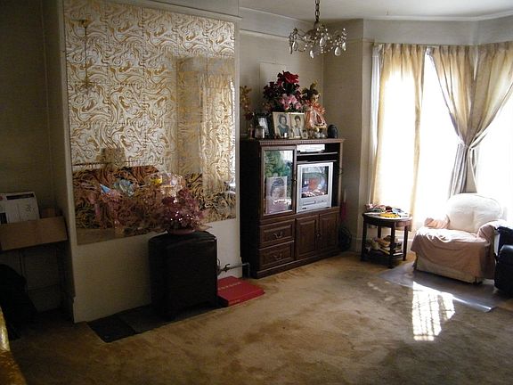 3rd image of 52 Alvarado St