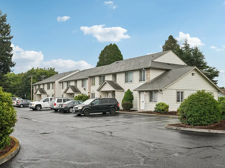 Windsor Court Apartments — Photo 18