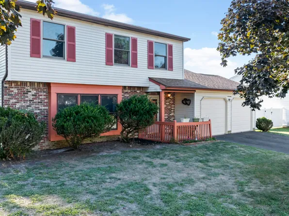 17 Regina Drive, Howell, NJ 07731