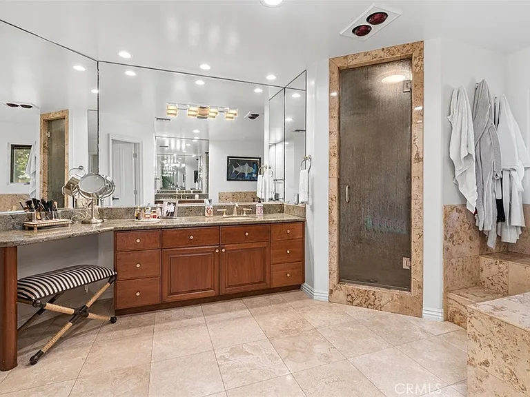 600 Cliff Dr — Photo 29