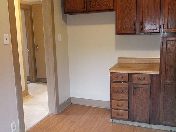 3rd image of 4028 Deodar St APT 2F