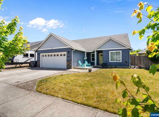 1438 Meadow Ave, Silverton, OR 97381