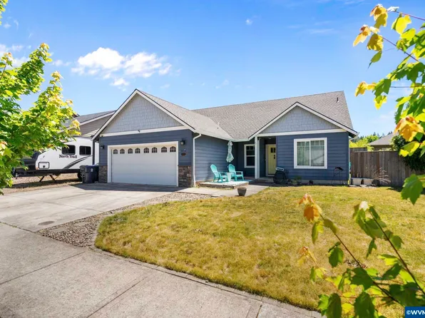 1438 Meadow Ave, Silverton, OR 97381