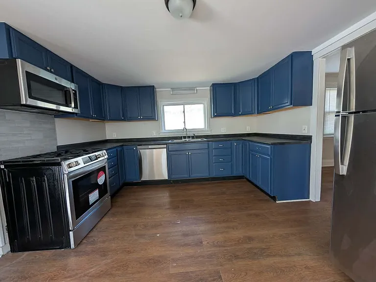 258 Essex St — Photo 2