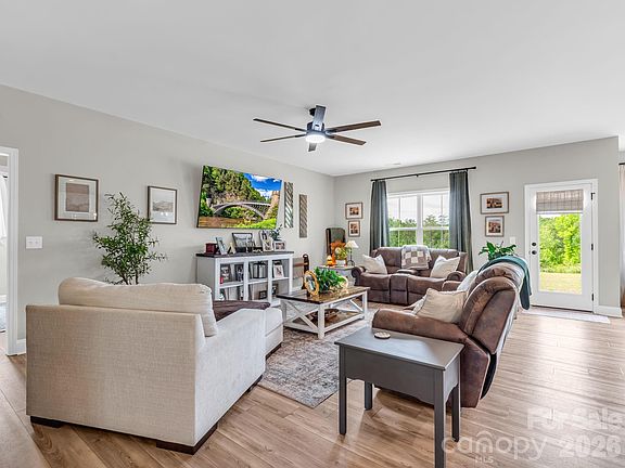 5th image of 288 Maypole Ct