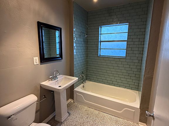 3rd image of 9 N College Ave APT 5