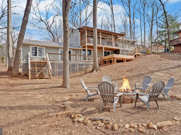 117 Woods Ln, Hartwell, GA 30643