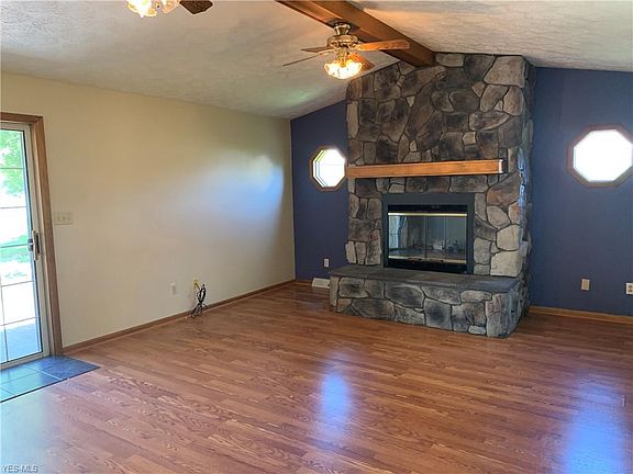 4th image of 4582 Aspen Dr