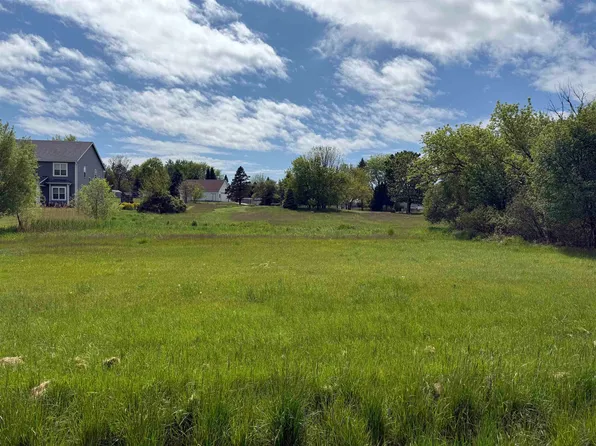 W258N6891 Victoria Cir #6, Sussex, WI 53089