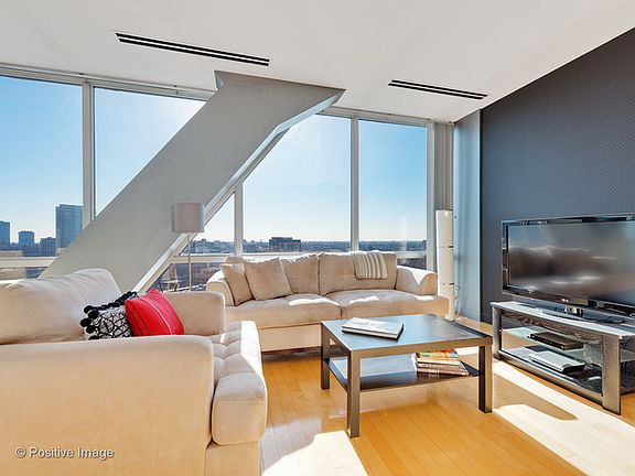 5th image of 510 W Erie St APT 1303