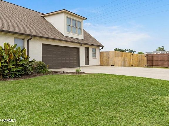 2nd image of 307 Shinnecock Hills Dr
