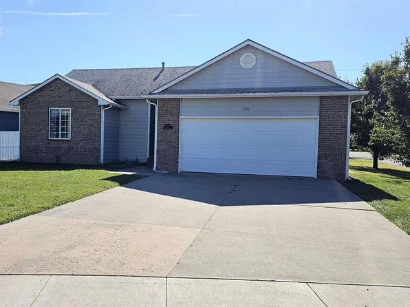 301 Kisiwa Village Rd, Hutchinson, KS 67502