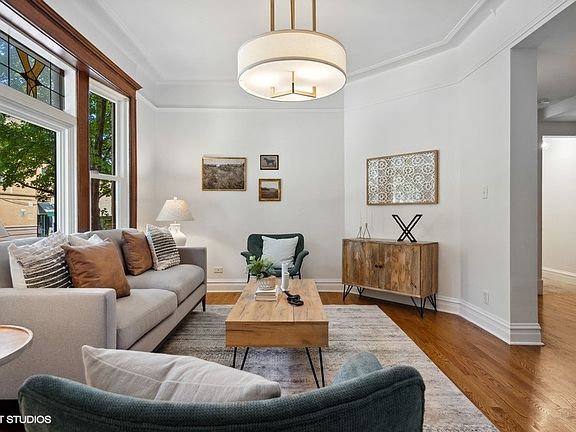 5th image of 807 W Newport Ave #1