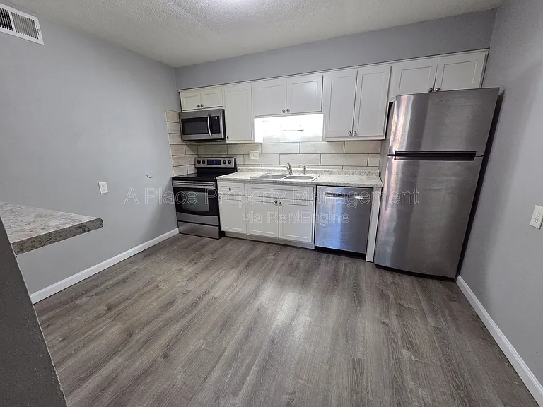 Roseland Terrace Apartments — Photo 3