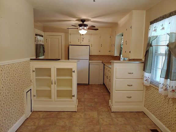 4th image of 1306 Iris Ave