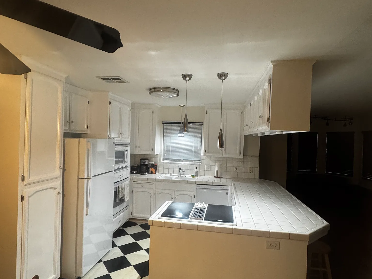 3 bed, 1288 sqft, $2,300 — Photo 3