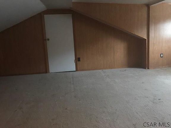 3rd image of 128 Oak St