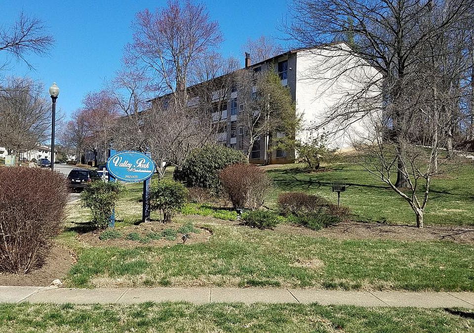 1st image of 5618 Bloomfield Dr APT 102