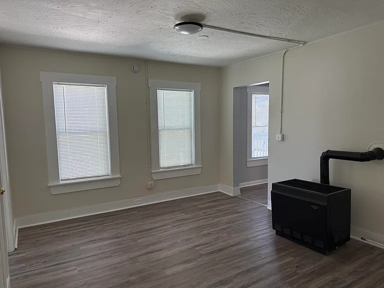 205 Bell St — Photo 4