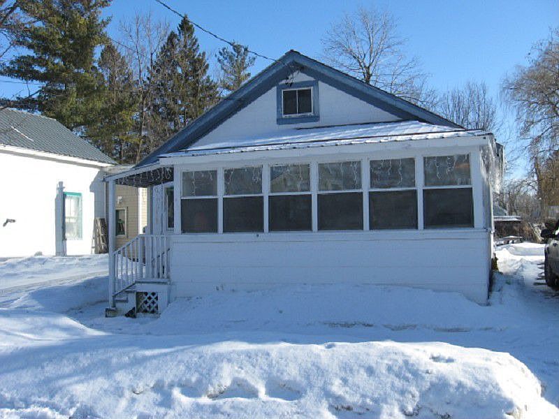 1st image of 412 Oak St