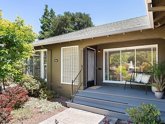 3rd image of 1064 Vallejo Street