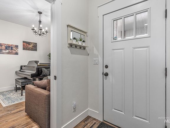 4th image of 555 Syringa Falls Ct