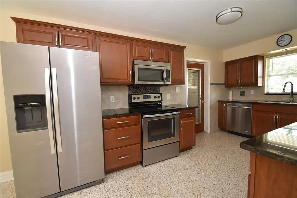 2 bed, 2.0 bath, 1415 sqft, $2,550 — Photo 3