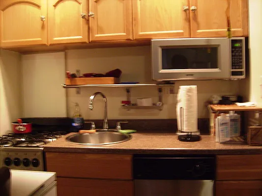 Rented by Perry Associates NYC Inc | media 30