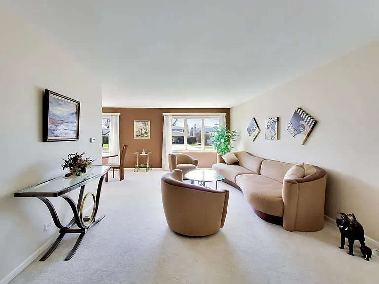 634 W Millers Rd — Photo 3