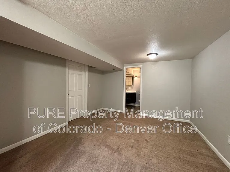 2255 S Clermont St — Photo 19